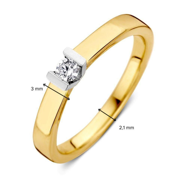 De 14kt Gouden Ring met 0,10ct Briljant Diamant van Excellent Jewelry heeft een elegante prong zetting, een 2,1 mm brede band en een diamantzitting van 3 mm.