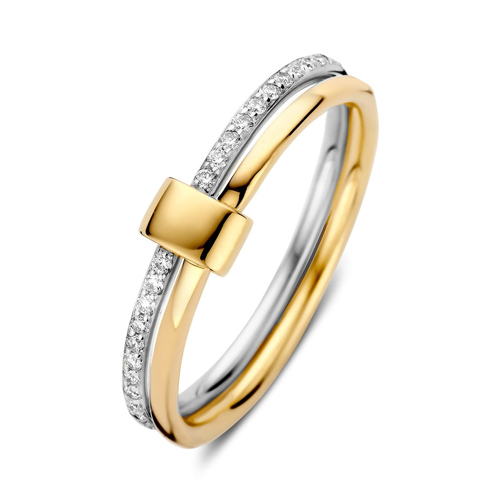 Bicolor 14kt geel- en witgouden ring met een gladde gele band en een witte band bezet met diamanten.