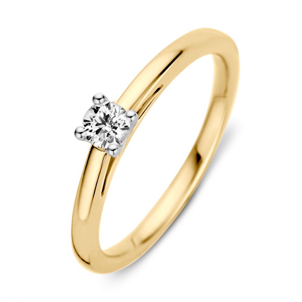 De Excellent Jewelry Bicolor Wit- en Geelgouden Solitair heeft een briljante diamant van 0.19 crt in een klassieke zetting, afgebeeld op een witte achtergrond.
