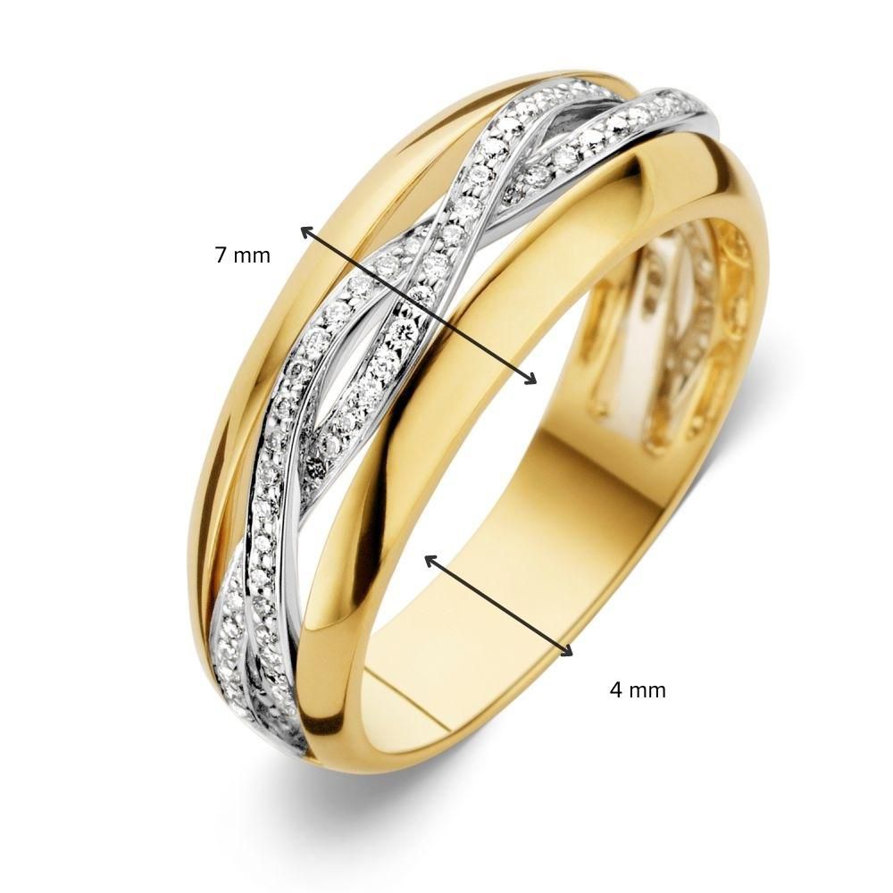 De Excellent Jewelry Bicolor Geel- en Witgouden Ring met Diamant - 0,22 ct heeft verstrengelde banden, is 7 mm breed aan de bovenkant en 4 mm bij de band.