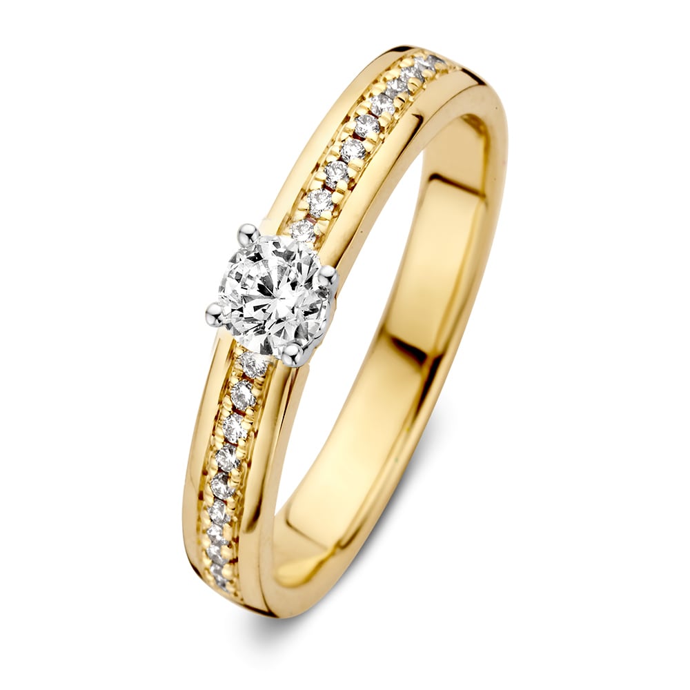 De Elegante Geelgouden Damesring met Witgouden Zetting en een 0,30 crt briljant van Excellent Jewelry heeft een centrale diamant in prong zetting, omringd door kleinere diamanten langs de band.