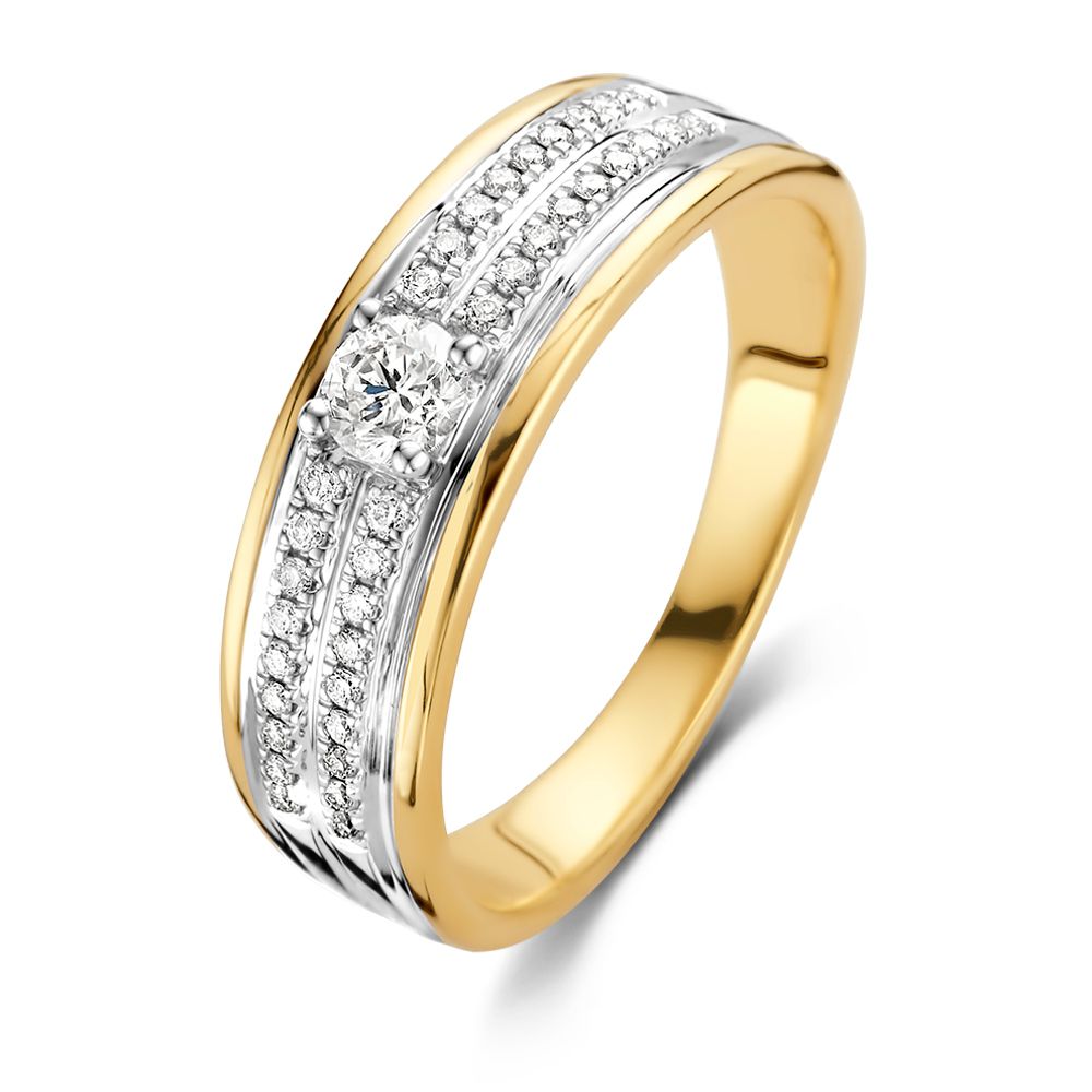 Bicolor gouden ring met een briljant geslepen diamant in het midden en kleine diamanten aan de zijkanten.