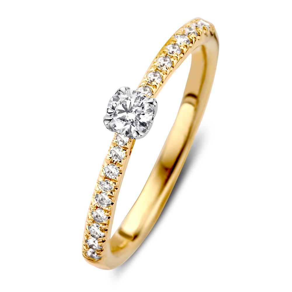 De Elegante bicolor solitair ring van Excellent Jewelry heeft een briljant geslepen diamant van 0.35 crt., met een ronde diamant in het midden en kleinere diamanten langs de band, gepresenteerd op een witte achtergrond.