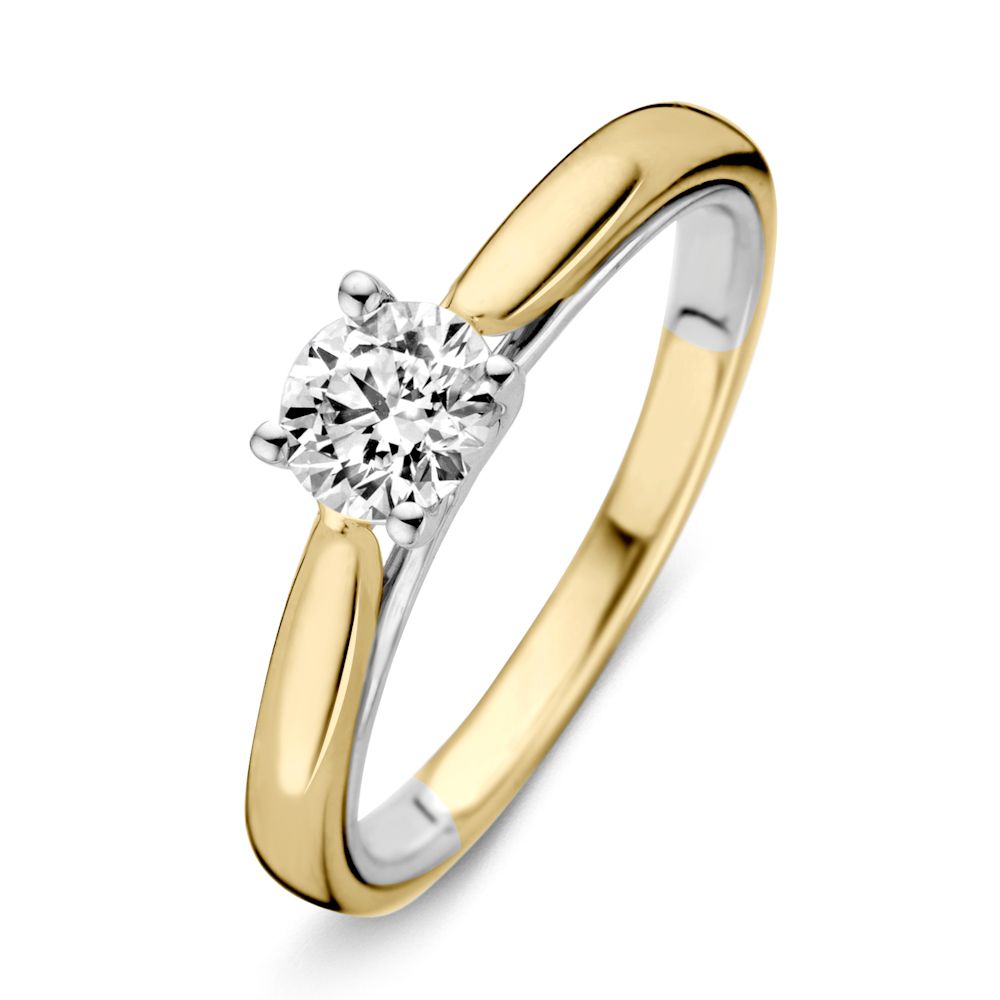 De Excellent Jewelry Bicolor Geel- en Witgouden Damesring met Briljant (0.40 ct) is een 14 karaat ring met een ronde briljant in vierpoots zetting en witgouden accent onder de diamant.