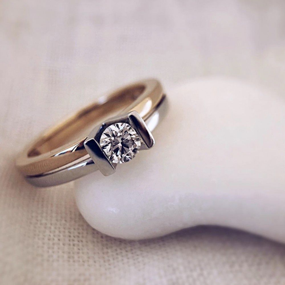 Bicolor Gouden Oorstekers met Diamant – 0.41 ct, 14 Karaat