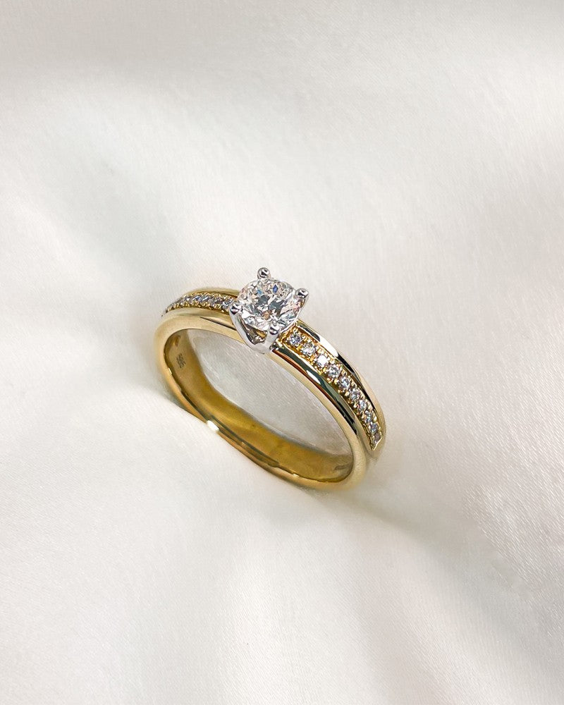 Elegante damesring geelgouden band met briljant diamant 0.40ct