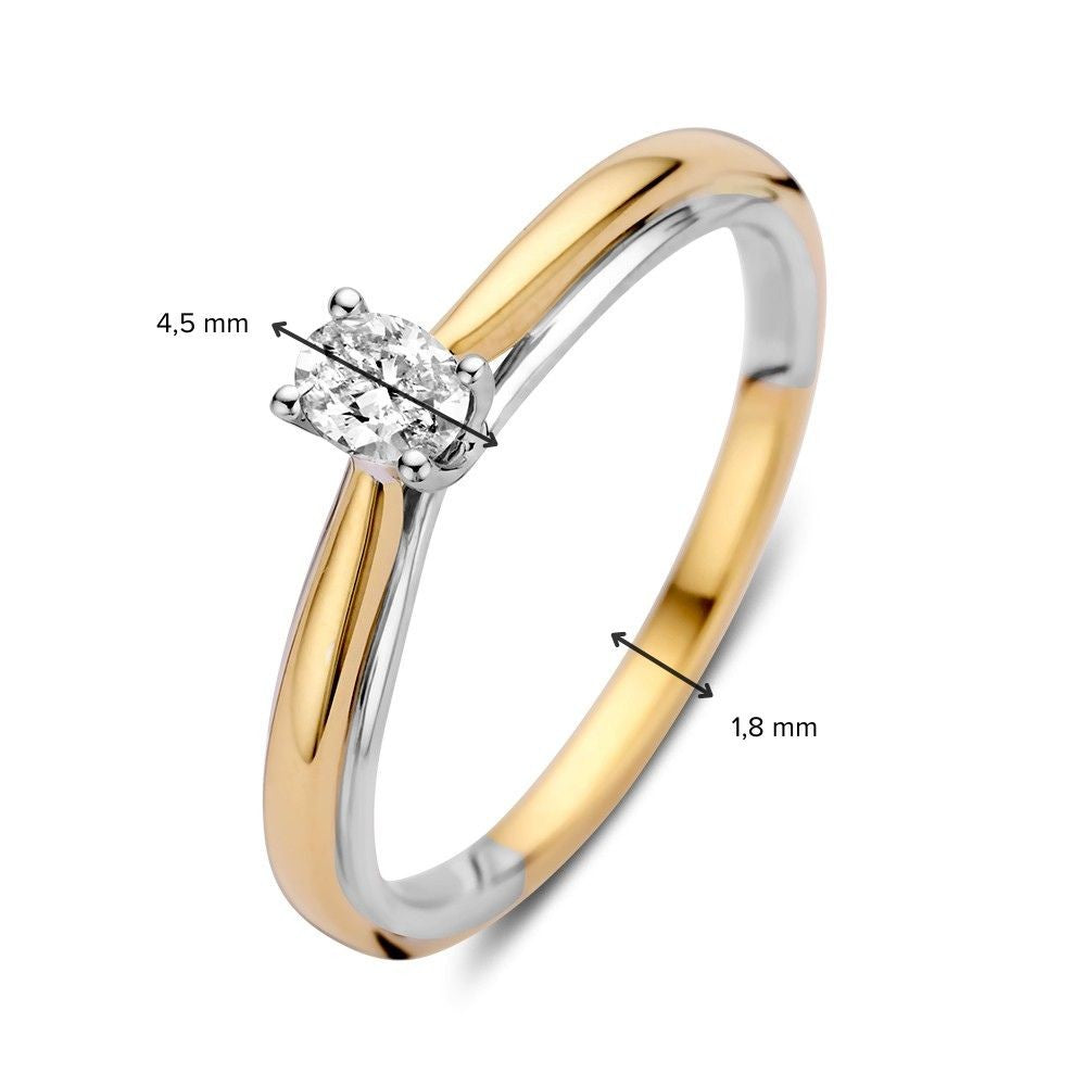 De Excellent Jewelry 14k Bicolor Gold Solitaire Ring heeft een 0,19ct ovale diamant en een slanke band van 1,8 mm breed, waarbij goud en zilver gecombineerd worden in een opvallend ontwerp.
