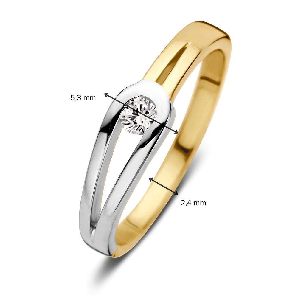 De Bicolor Wit- en Geelgouden Ring met Zirkonia van Excellent Jewelry is een stijlvolle damesring in 14 karaat goud en zilver, met een centrale ronde zirkonia. De zilveren zetting meet 5,3 mm op het breedste punt en 2,4 mm op het smalste.