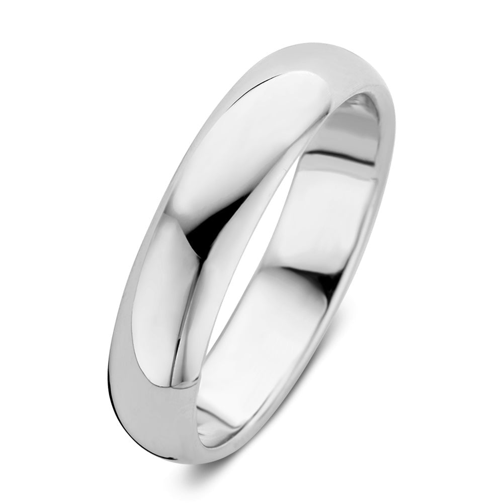 Witgouden ring van 5 mm breed met een gladde, gepolijste afwerking.