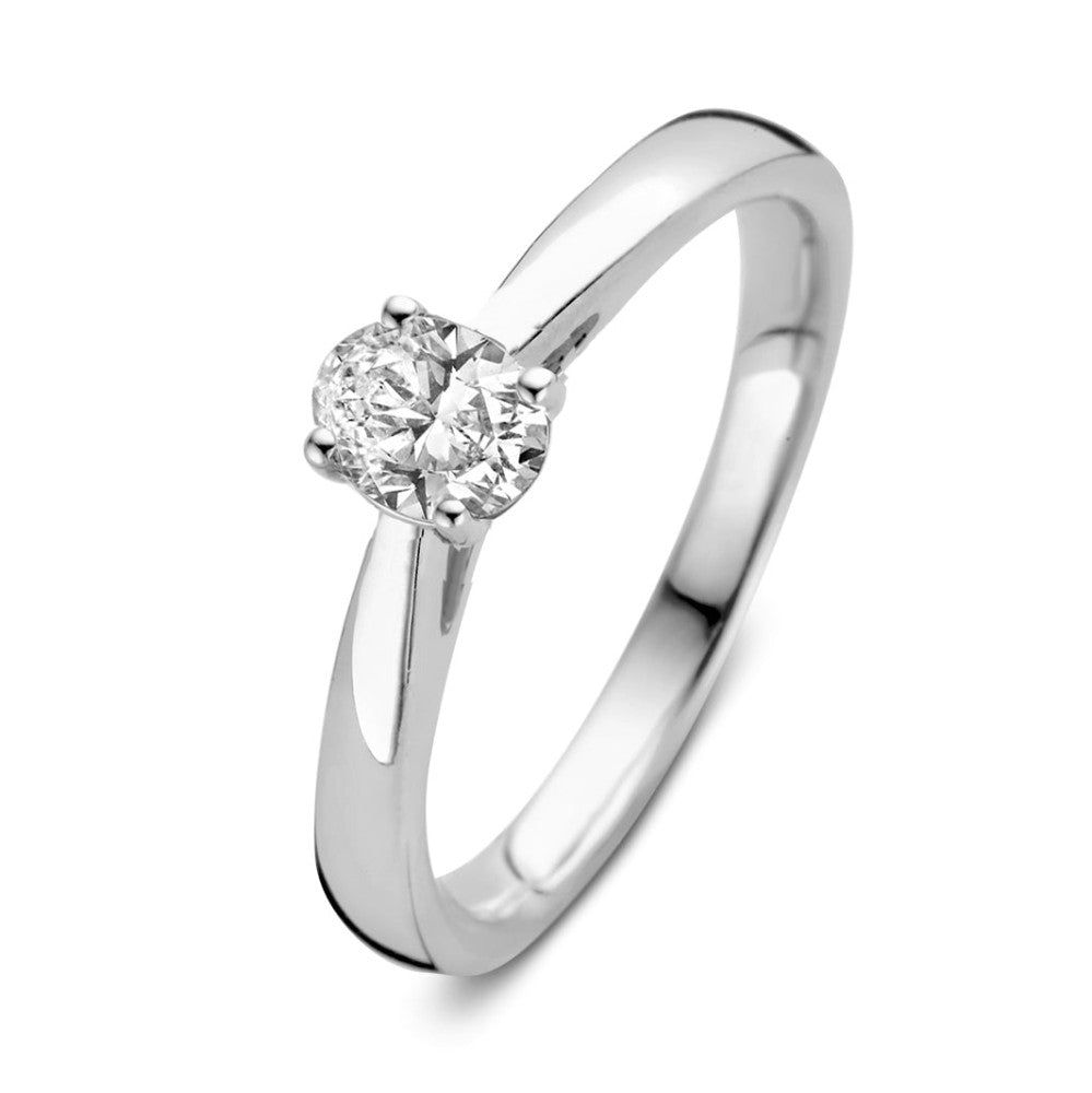 Witgouden ring met een ronde diamant van 0,30 crt in een eenvoudige zetting.