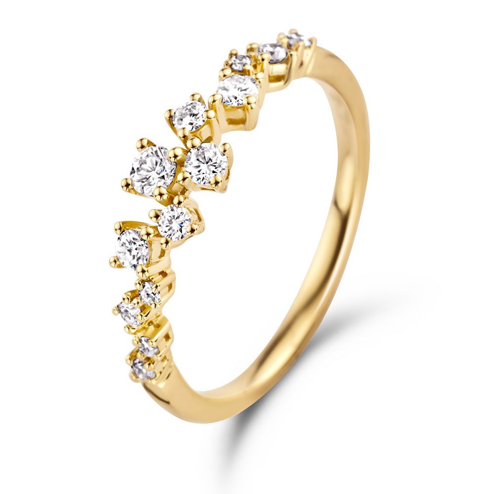 Geelgouden ring met een speelse opstelling van zeven diamanten, totaal 0,37 ct, in H/SI-1 kwaliteit.