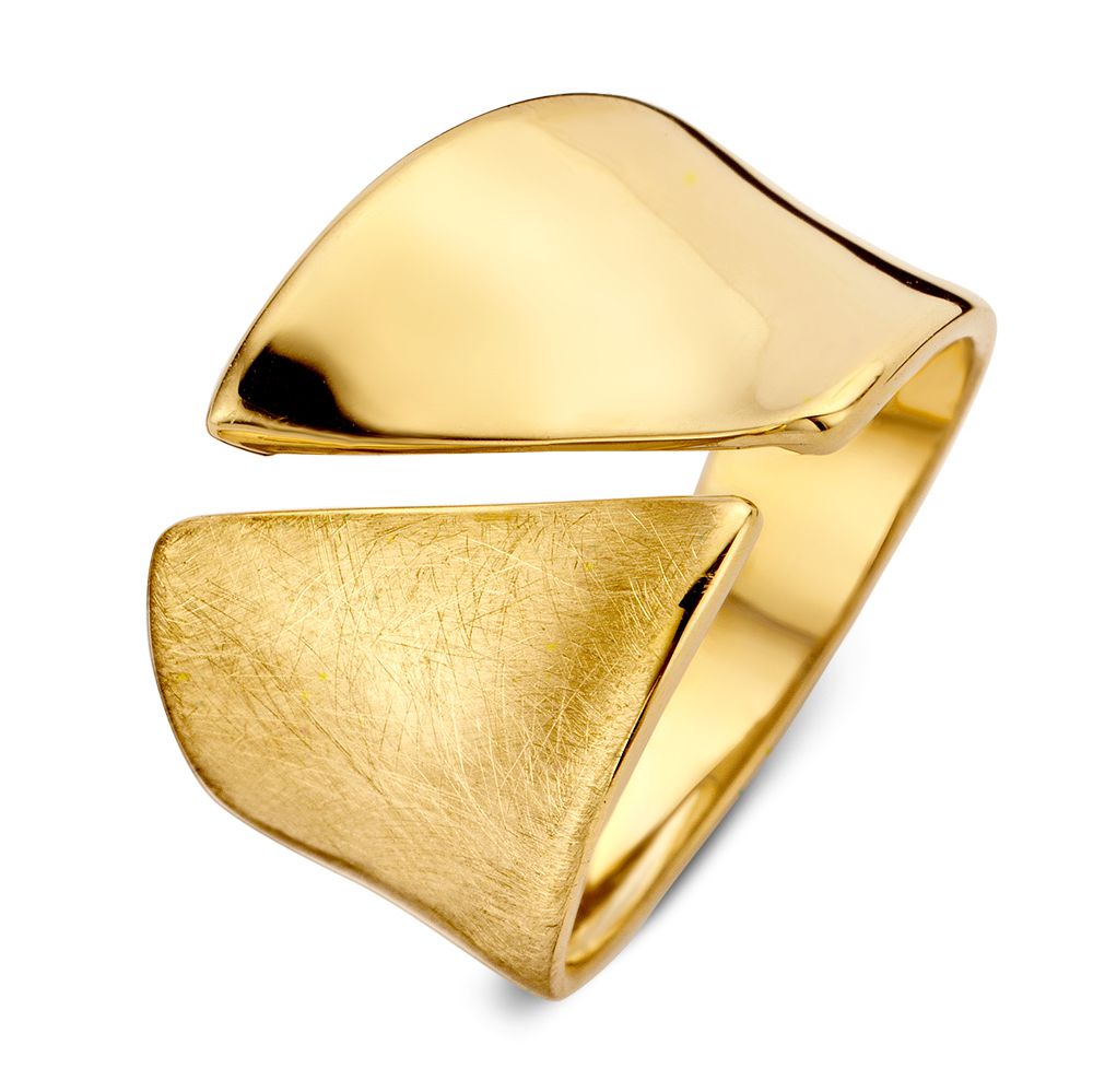 Brede geelgouden ring met een combinatie van glanzende en matte afwerking in een modern design.
