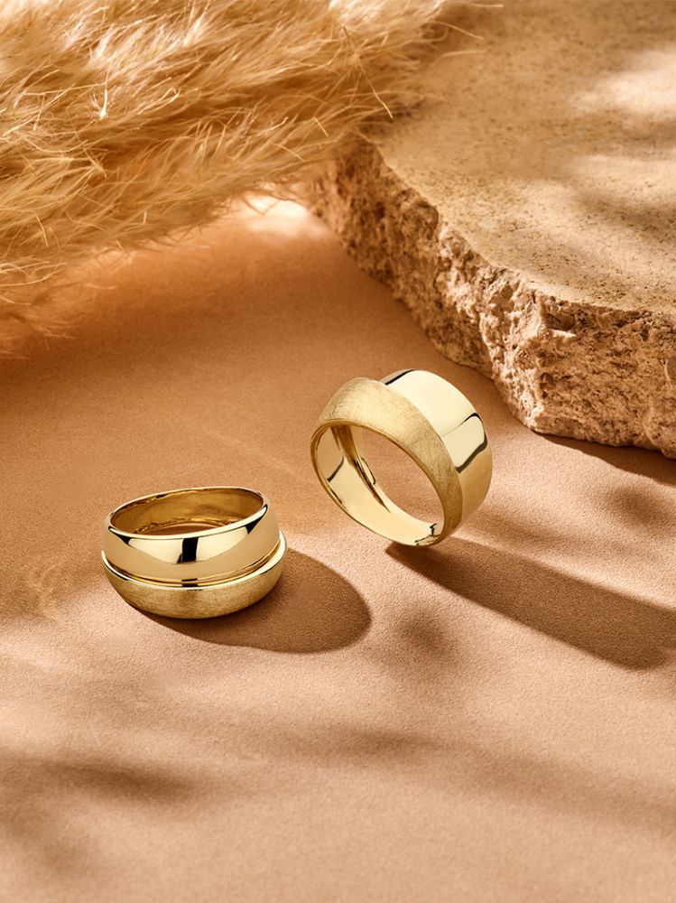 Luxe Geelgouden Ring met Contrasterende Banen – 14 Karaat, Eyecatcher voor Dames