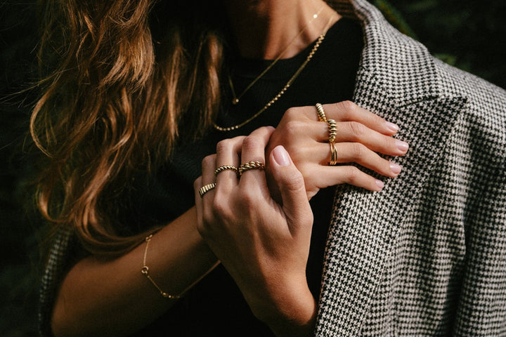 Geelgouden Ring met Strak Ribbelpatroon – 14kt Goud, 5.2 mm Breed, 1.9 Gram