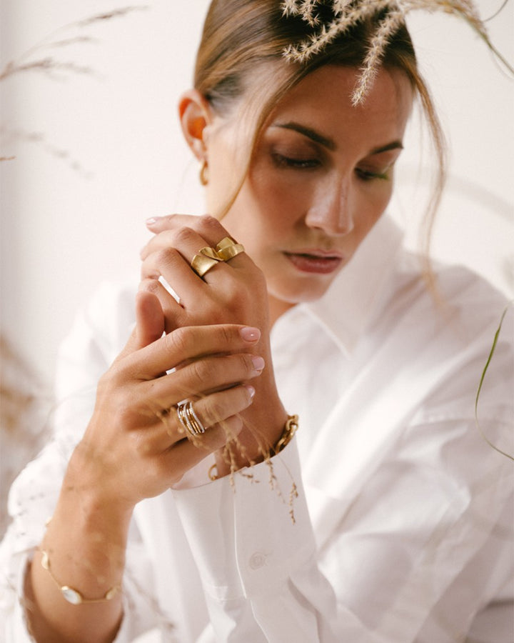 Luxe Geelgouden Ring met Contrasterende Banen – 14 Karaat, Eyecatcher voor Dames