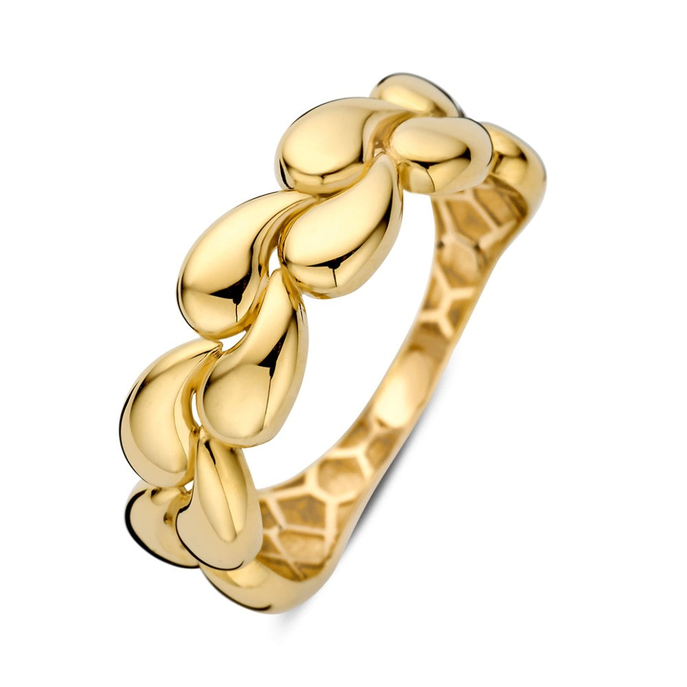 Geelgouden ring met een golvende, gedetailleerde schakelontwerp.