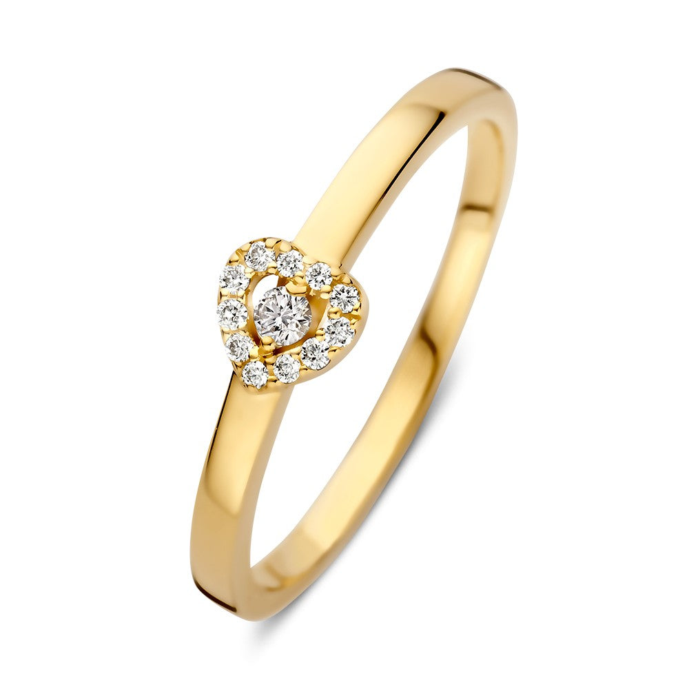 Geelgouden ring met hartvormige zetting en een centrale diamant omringd door kleinere steentjes.