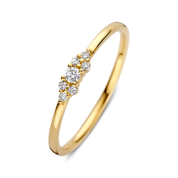 De Ring geelgoud briljant 0.10 crt. van Excellent Jewelry is gemaakt van 14 karaat geelgoud en heeft een centrale briljant met drie kleinere diamanten aan elke kant, allemaal gezet in een subtiel, minimalistisch ontwerp.