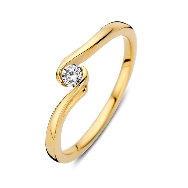 De Excellent Jewelry Ring geelgoud briljant 0.11 crt. is een 14 karaat gouden ring met een moderne, asymmetrische band en een briljant geslepen diamant van 0.11 crt.