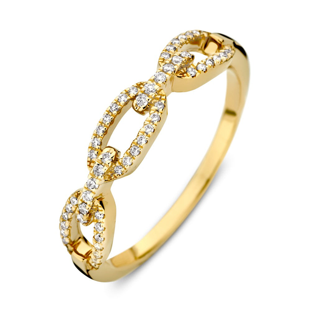 Geelgouden ring met schakelpatroon, versierd met sprankelende diamanten.