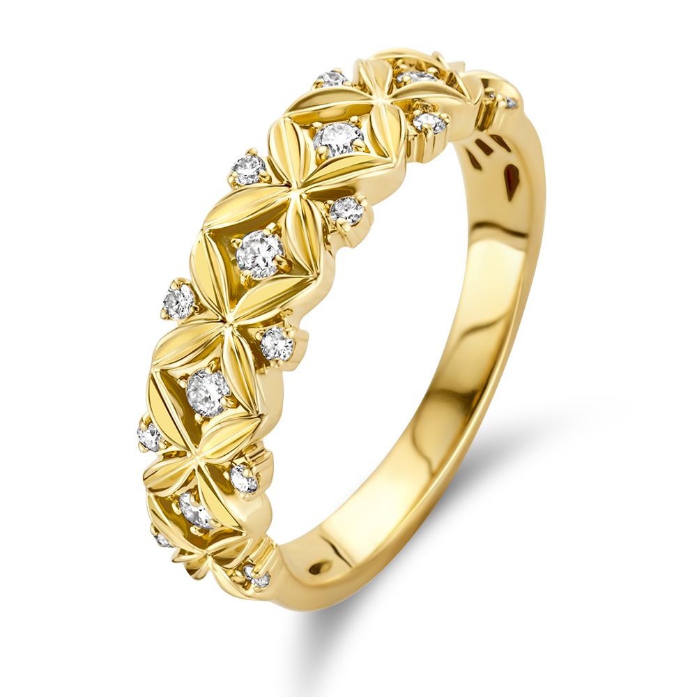 De Verfijnde Geelgouden Ring met Diamant - 0,19 crt van Excellent Jewelry heeft een bloemmotief met ronde diamanten in het midden, schitterend gezet tegen een witte achtergrond.