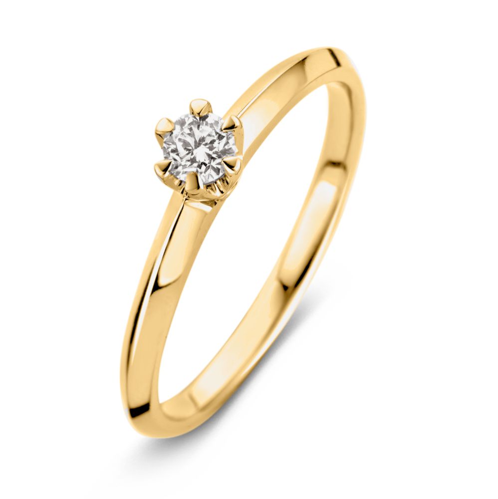 De Elegante Geelgouden Solitair Ring met Tiffanyzetting van Excellent Jewelry, voorzien van een 0,19 crt diamant, wordt getoond op een eenvoudige witte achtergrond.