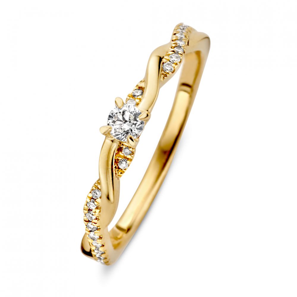 Geelgouden ring met een briljant diamant van 0,22 ct en een gedraaid ontwerp met kleine steentjes.