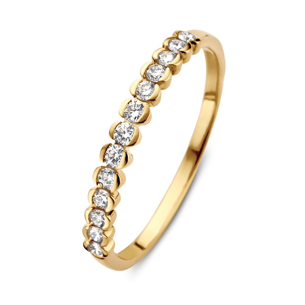 Geelgouden ring met een rij van briljanten in bijzondere zetting, totaal 0.23 crt.