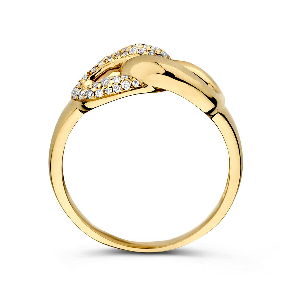 Een 14k geelgouden ring van Excellent Jewelry, met verbonden schakels en briljant geslepen diamant, ontworpen voor dames als een luxe accessoire.