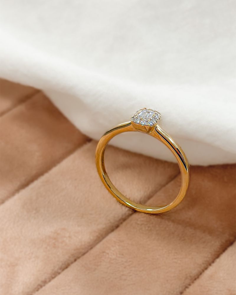 Verfijnde Geelgouden Ring met Baguette Diamant 0.24 crt.