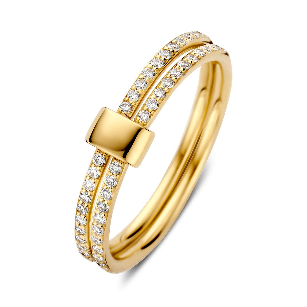 De Geelgouden Ring met Fonkelende Diamant van Excellent Jewelry is vervaardigd uit 14 karaat goud, heeft twee parallelle banden met 0,28 karaat diamanten en een gladde gouden balk aan de voorkant.