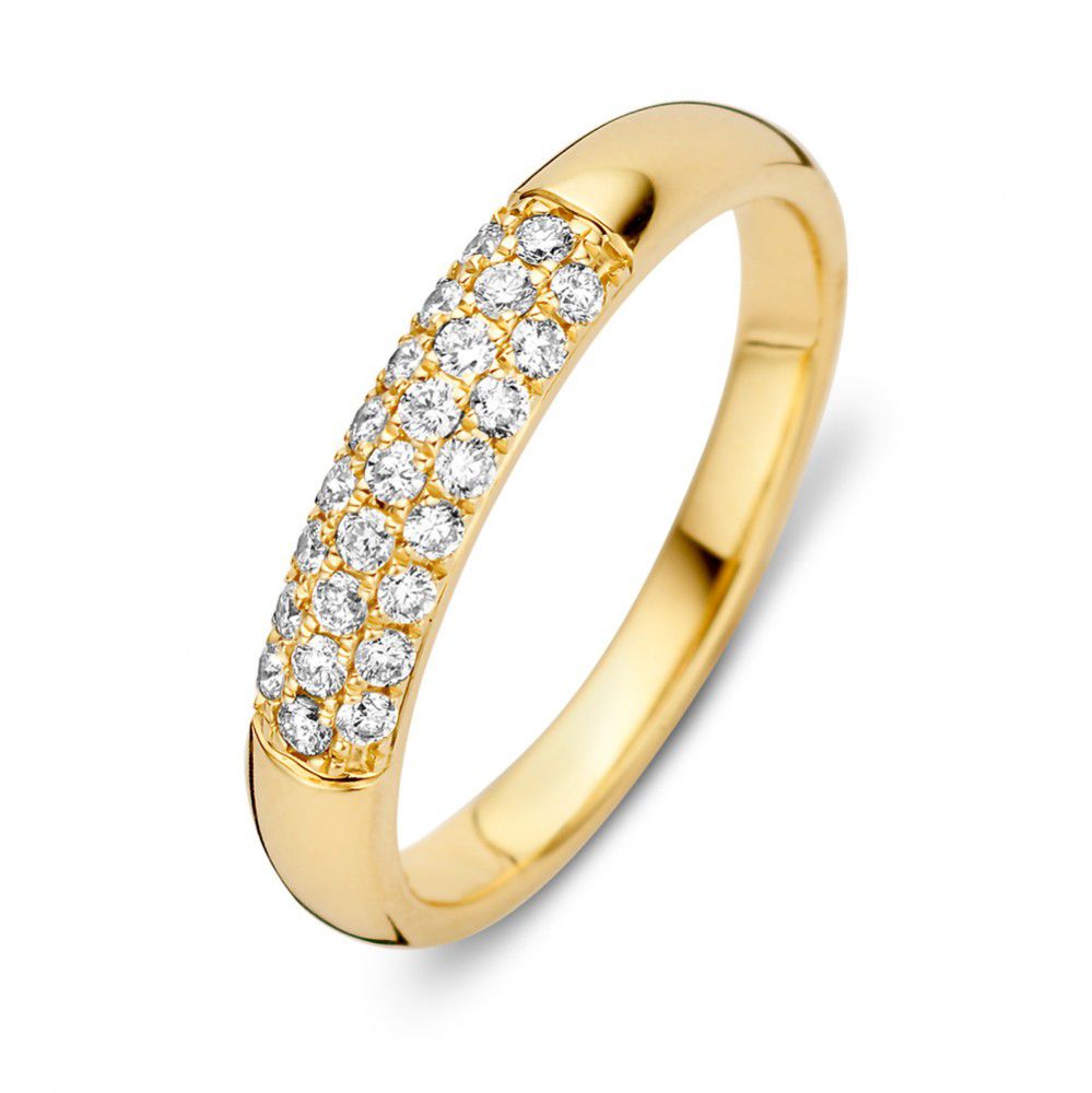 De Stijlvolle Geelgouden Ring met Briljant in Pavézetting van Excellent Jewelry is gemaakt van 14 karaat goud en heeft een gebogen band met twee rijen briljanten (0,32ct) in pavézetting op de bovenzijde, tegen een witte achtergrond.