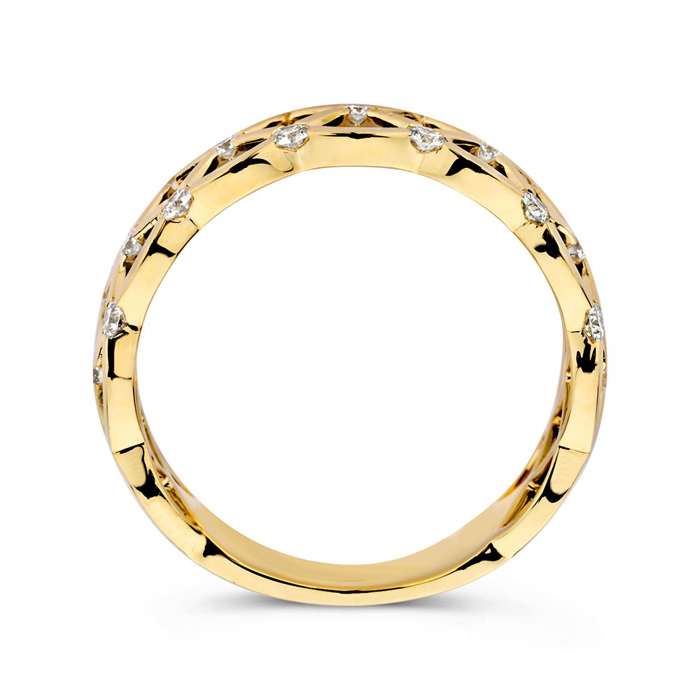 De Prachtige Geelgouden Ring in Geweven Design van Excellent Jewelry is bezet met fonkelende diamanten (0.46 crt.) voor een elegante schittering rondom de hele band.