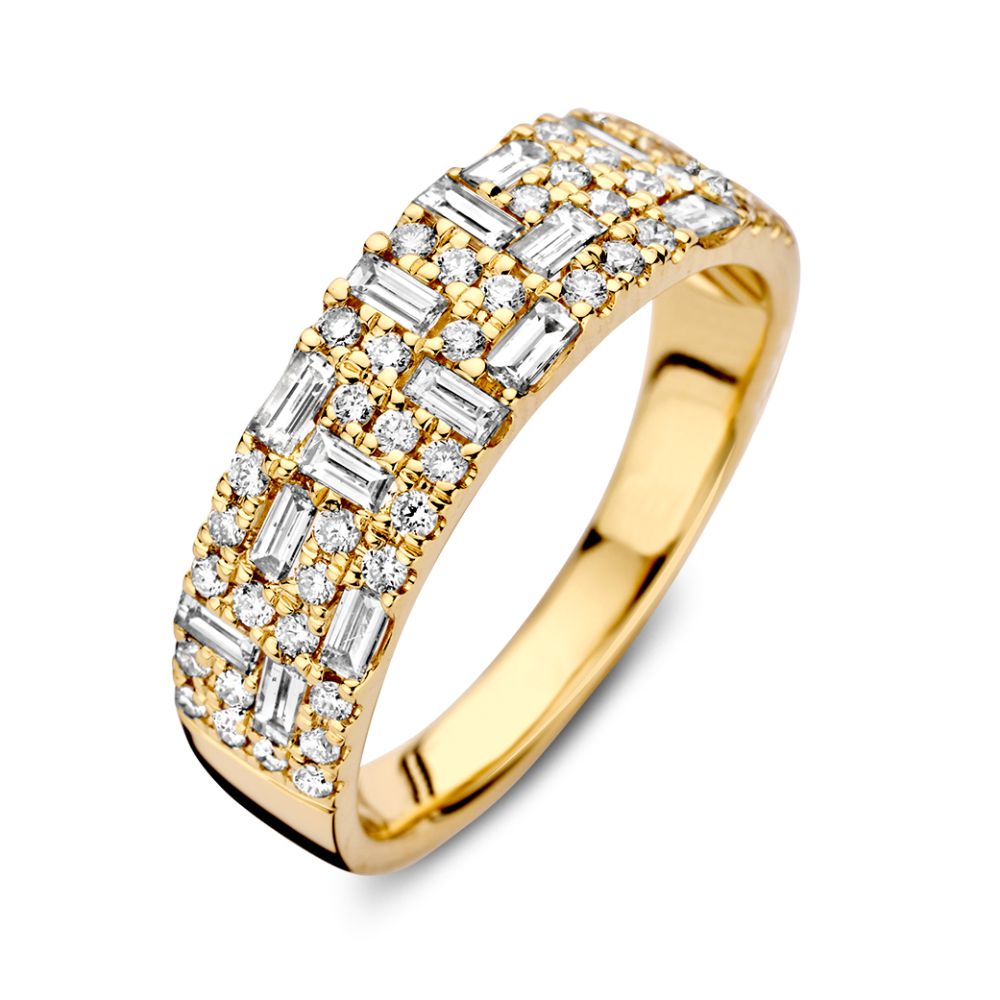 Gouden ring met briljante en baguette geslepen diamanten, totaal 0,94 crt.