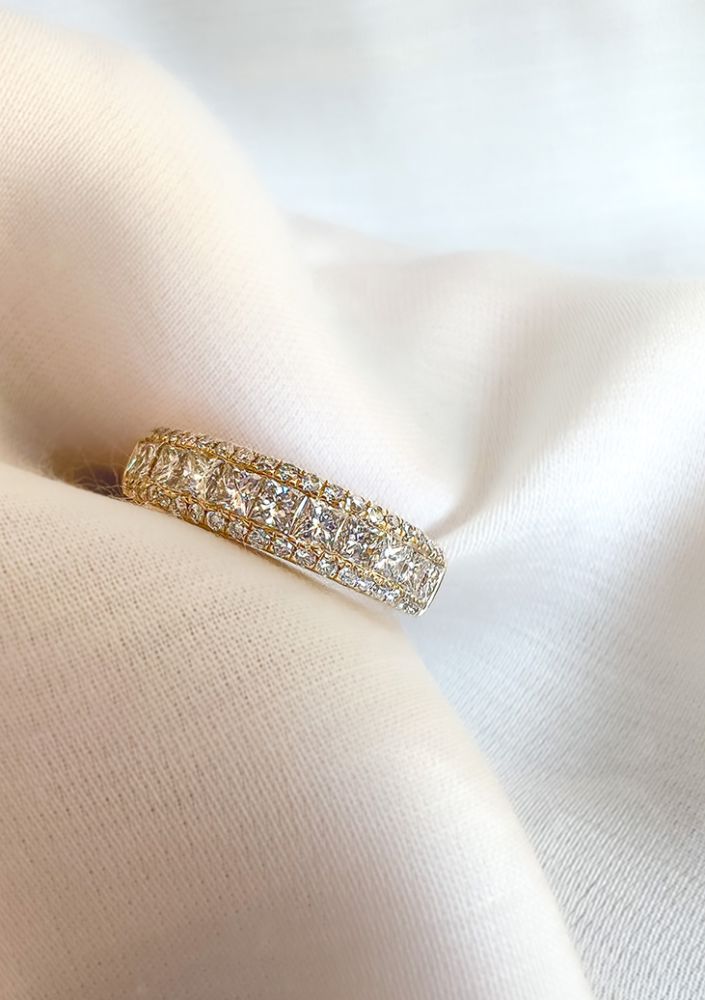 Elegante Geelgouden Ring met Princess Geslepen Diamanten1.19 crt.