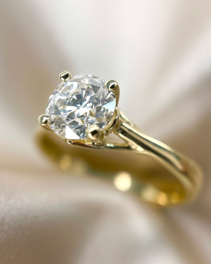 Geelgouden Solitair Ring met 1,00 Caraat Lab-Grown Diamant – De Perfecte Uitdrukking van Liefde en Elegantie 1.00 crt.