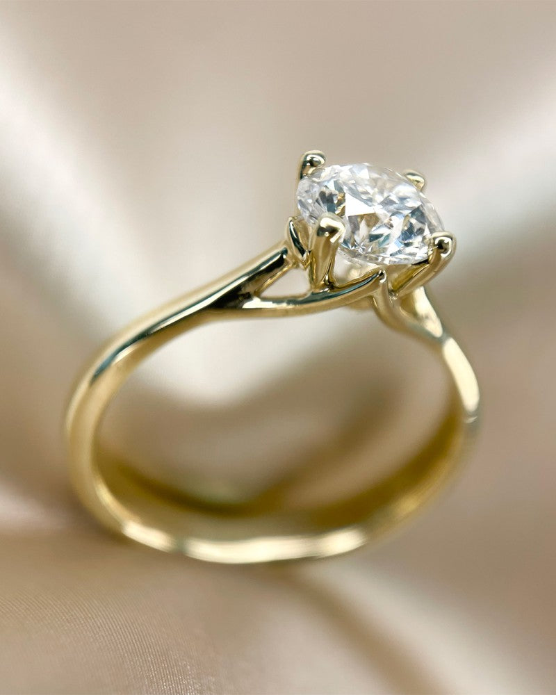 Geelgouden Solitair Ring met 1,00 Caraat Lab-Grown Diamant – De Perfecte Uitdrukking van Liefde en Elegantie 1.00 crt.