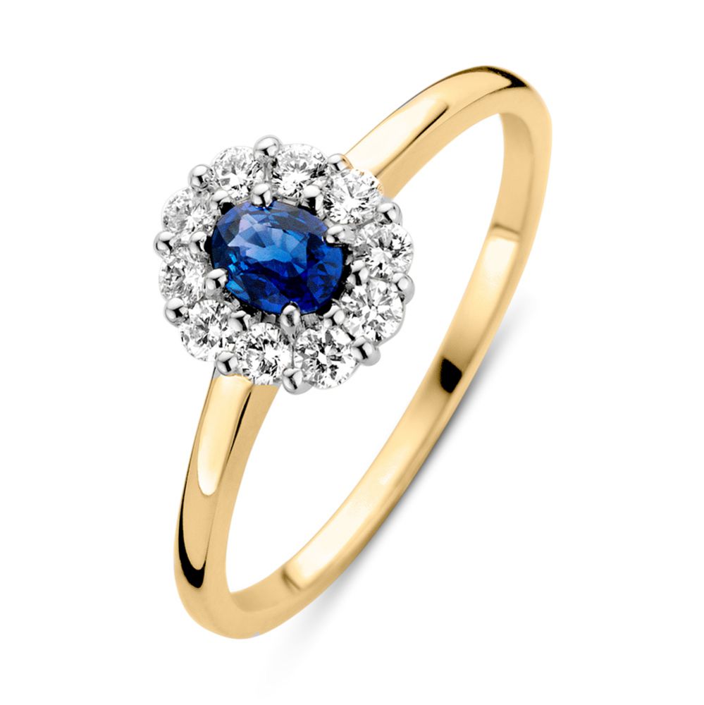 Geelgouden ring met een ovale blauwe saffier omringd door briljant geslepen diamanten.
