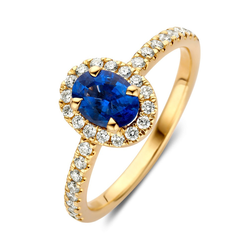 Geelgouden ring met een ovale saffier omringd door briljanten.
