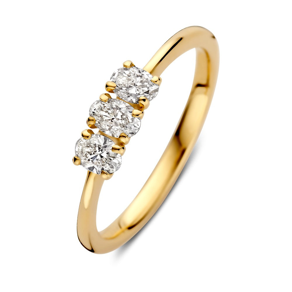 Geelgouden ring met drie ronde diamanten van 0.54 crt in een eenvoudige setting.