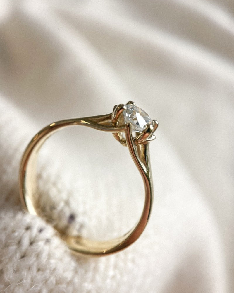 Geelgouden Solitair Ring met 1,00 Caraat Lab-Grown Diamant – De Perfecte Uitdrukking van Liefde en Elegantie 1.00 crt.