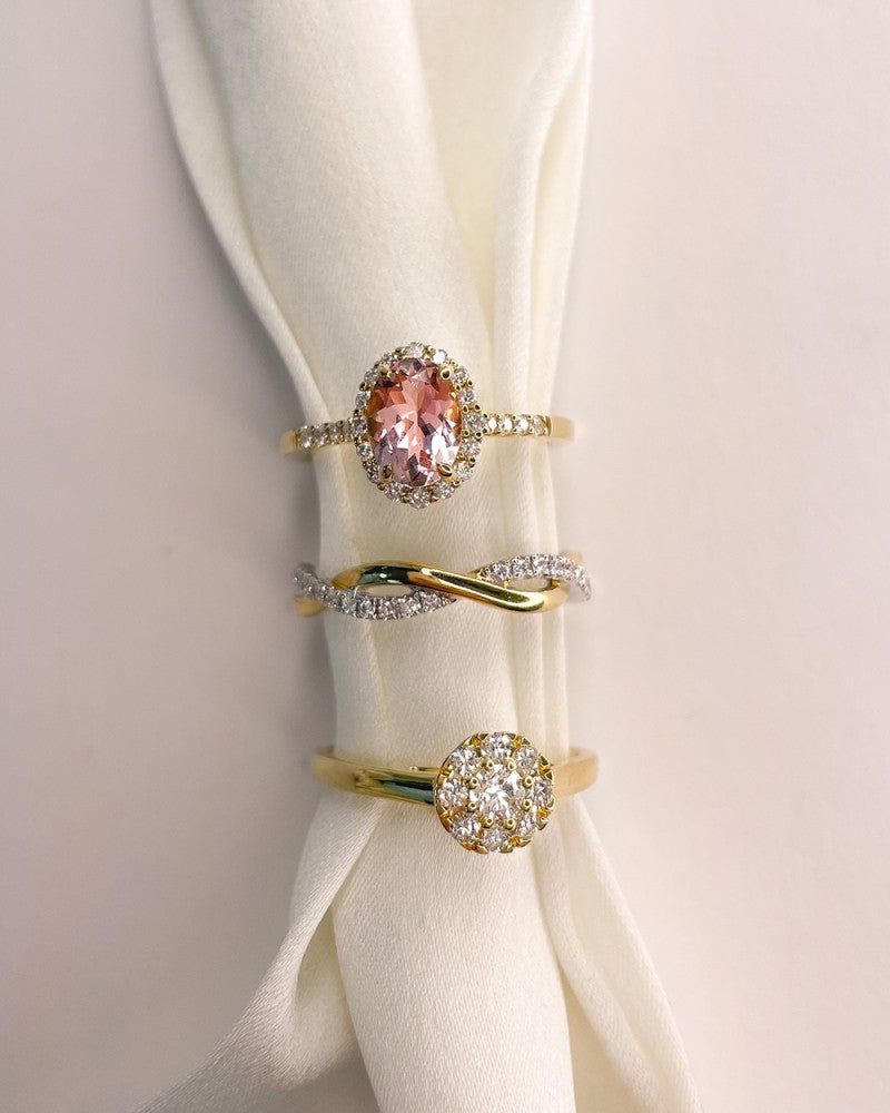 Elegant Geelgouden Ring met Roze Morganiet en Briljante Diamanten – Tijdloze Schoonheid