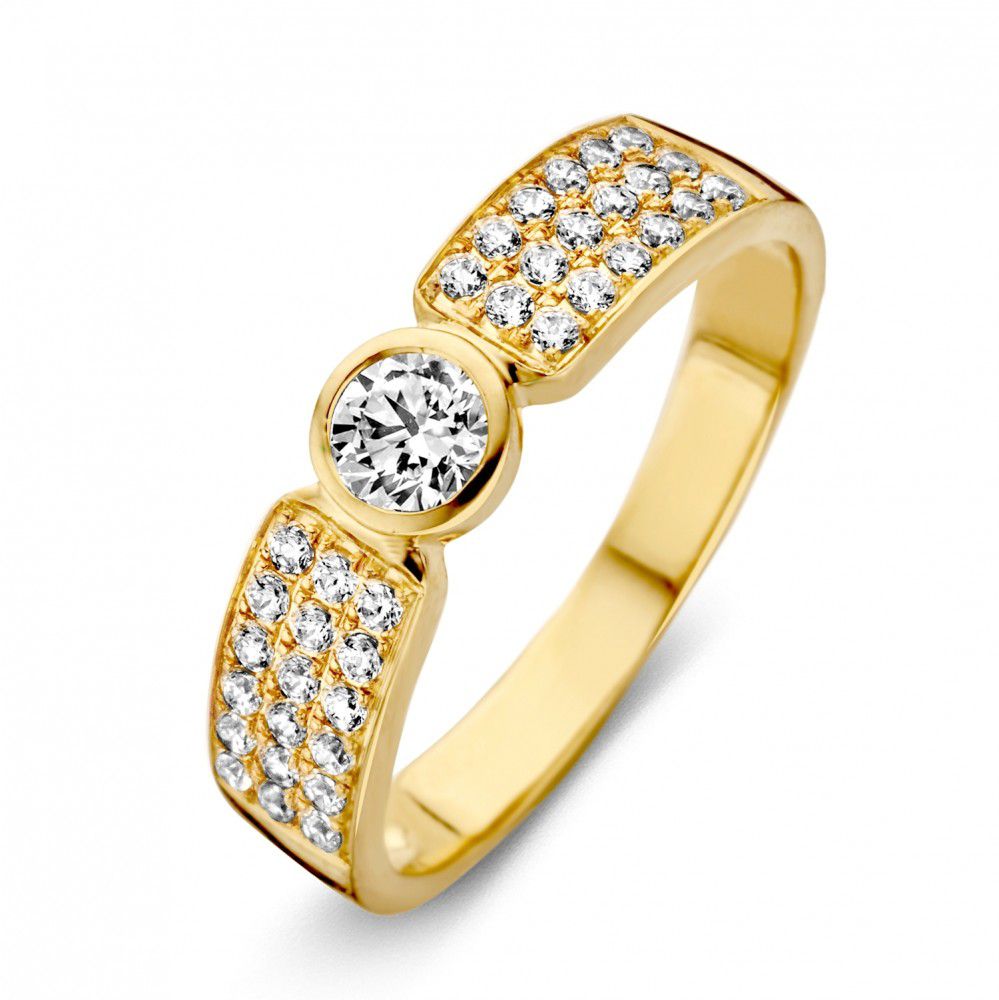 Geelgouden damesring met een centrale zirkonia en pavézetting van kleinere zirkonia's.
