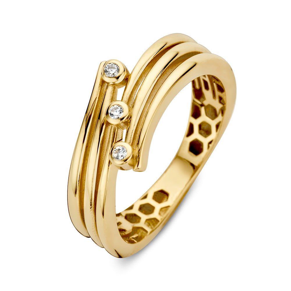 Geelgouden ring met drie zirkonia's en een moderne, speelse vormgeving met golvende lijnen.