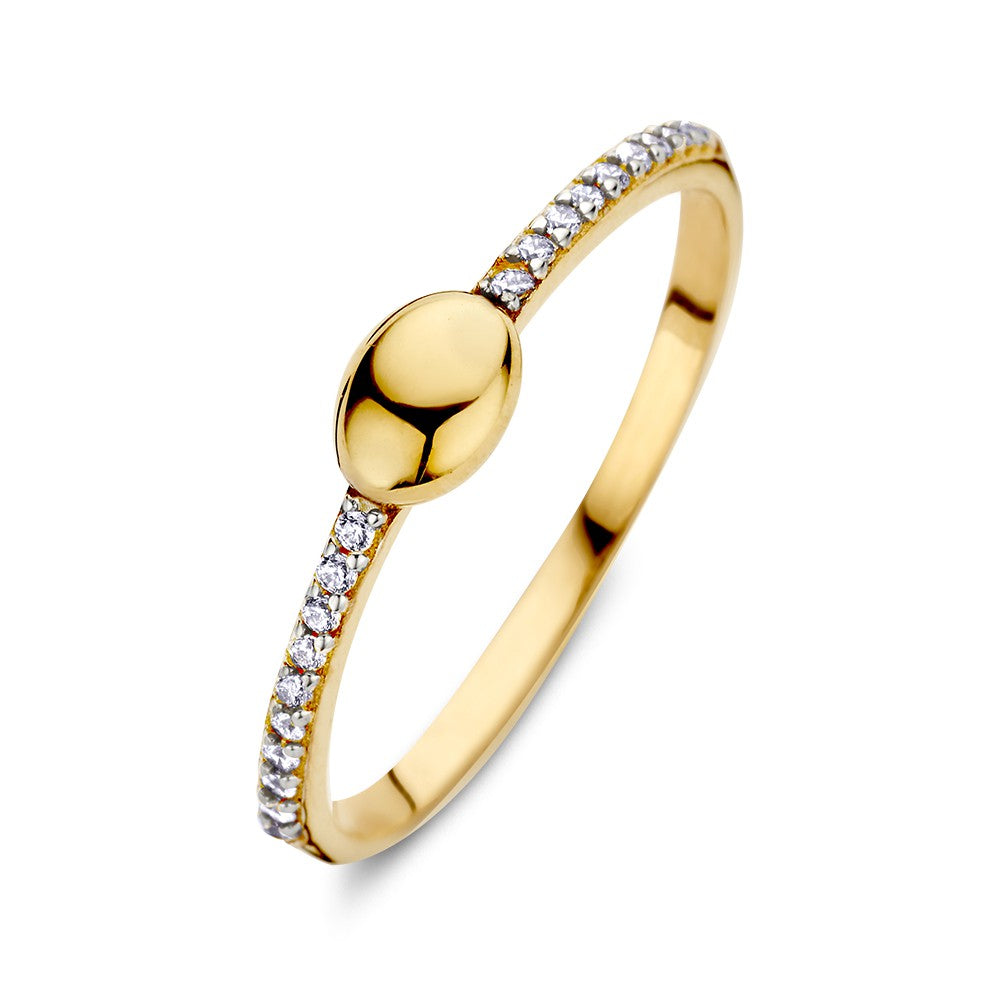 Geelgouden ring met een ovaal element en zirkonia's aan de zijkanten.