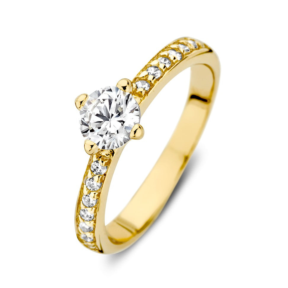 Geelgouden solitair ring met een ronde zirkonia in het midden en kleinere zirkonia's langs de band.