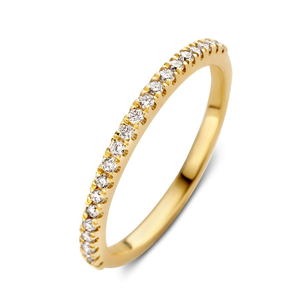 Geelgouden ring met een rij van 0,20 crt. briljanten, smal en verfijnd ontwerp.