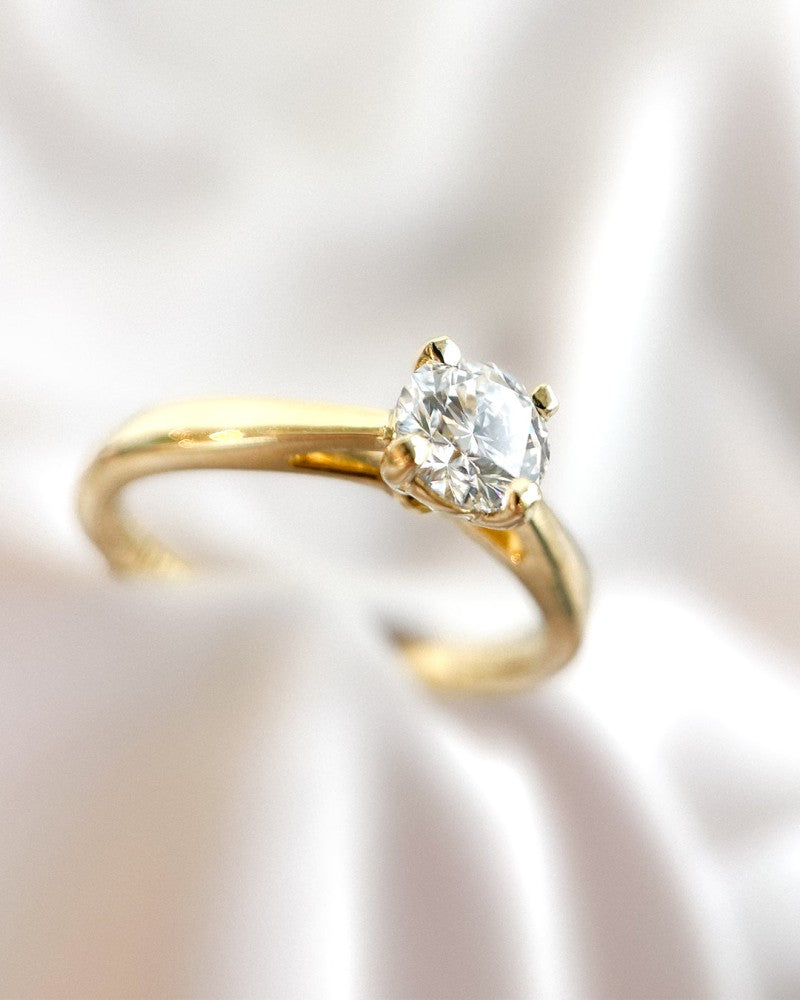 Ring Olivia 0,75 crt. geelgoud
