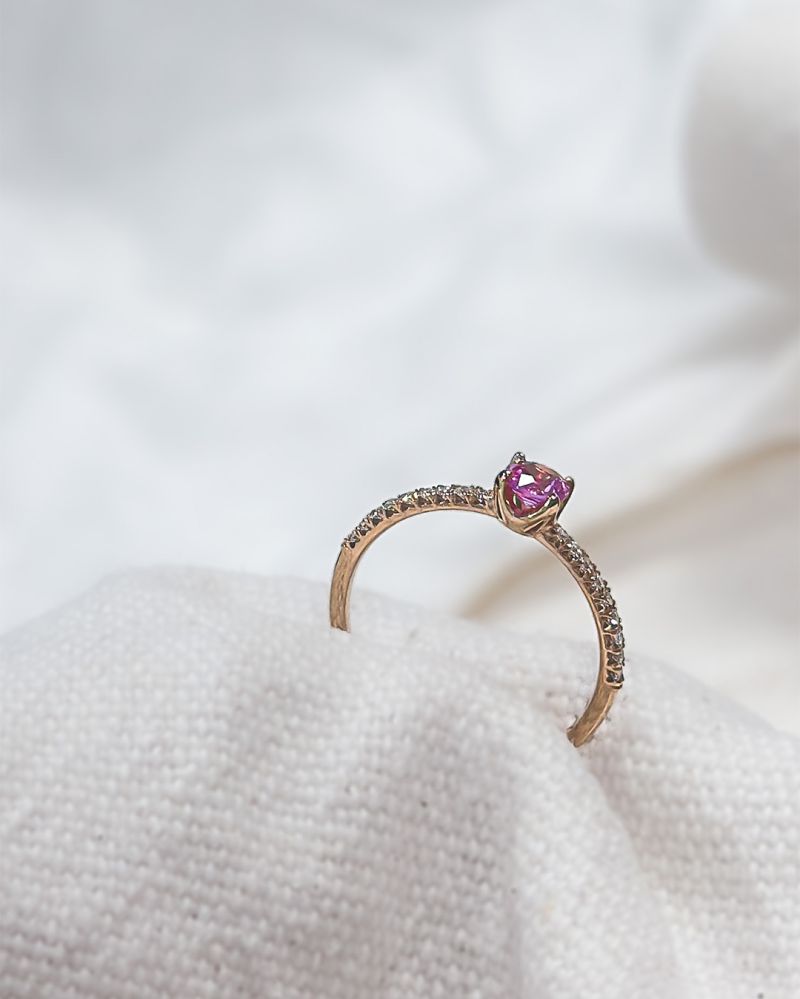 18kt Geelgouden Ring met Roze Saffier en 0.15ct Briljanten - Elegante