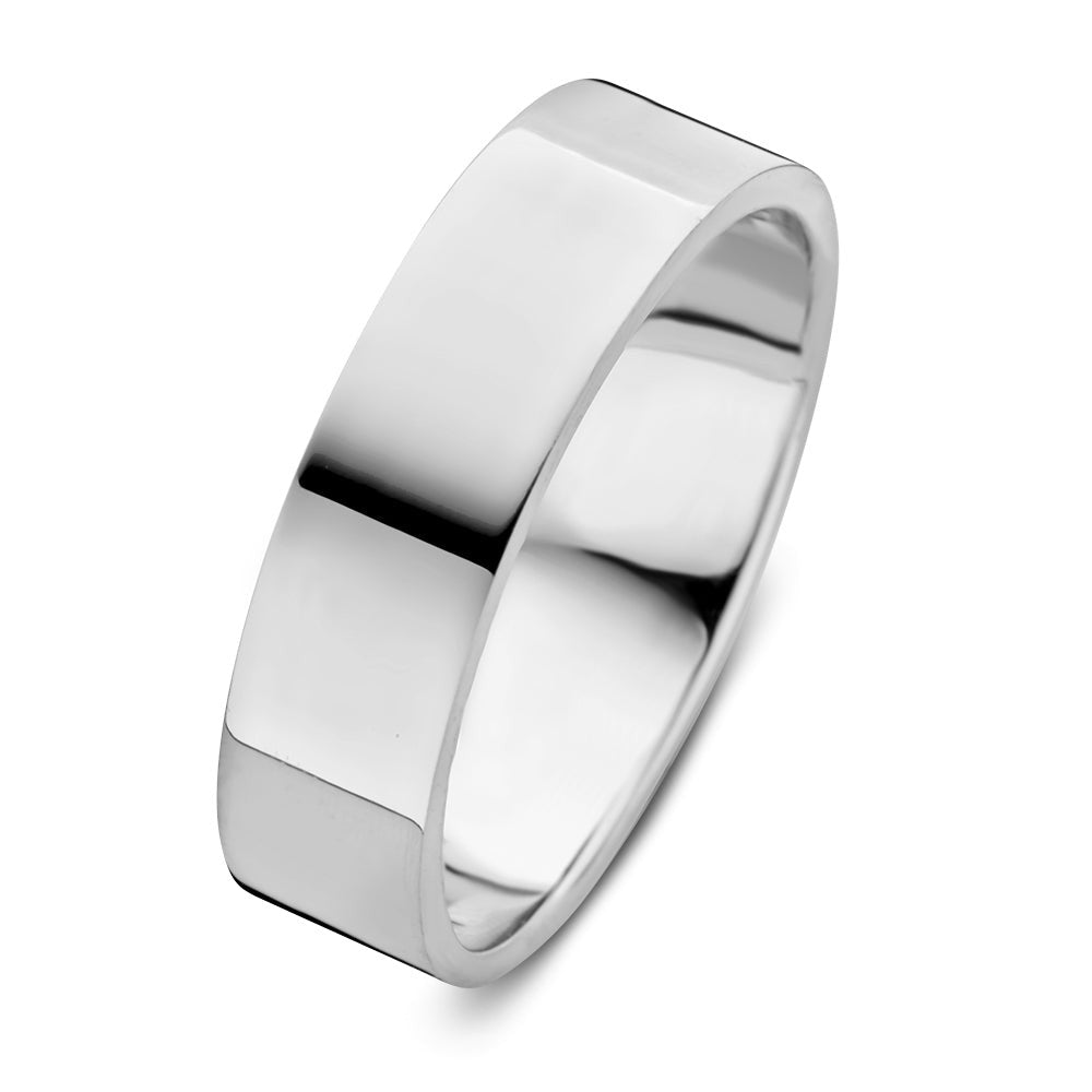 Witgouden ring van 6 mm breed met een gladde, glanzende afwerking.